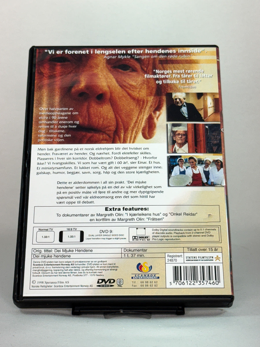 Bakside av DVD-cover Dei mjuke hendene – brukt dokumentarfilm på DVD, original norsk utgave fra Brukbar Film