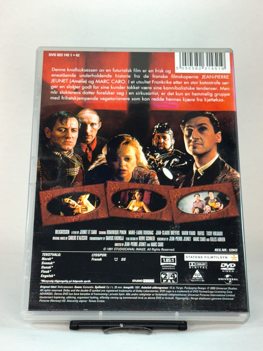 Bakside av DVD-cover til Delikatessen – grotesk og original historie i postapokalyptisk miljø, kjent for sin visuelle stil, brukt originalfilm på DVD hos Brukbar Film.