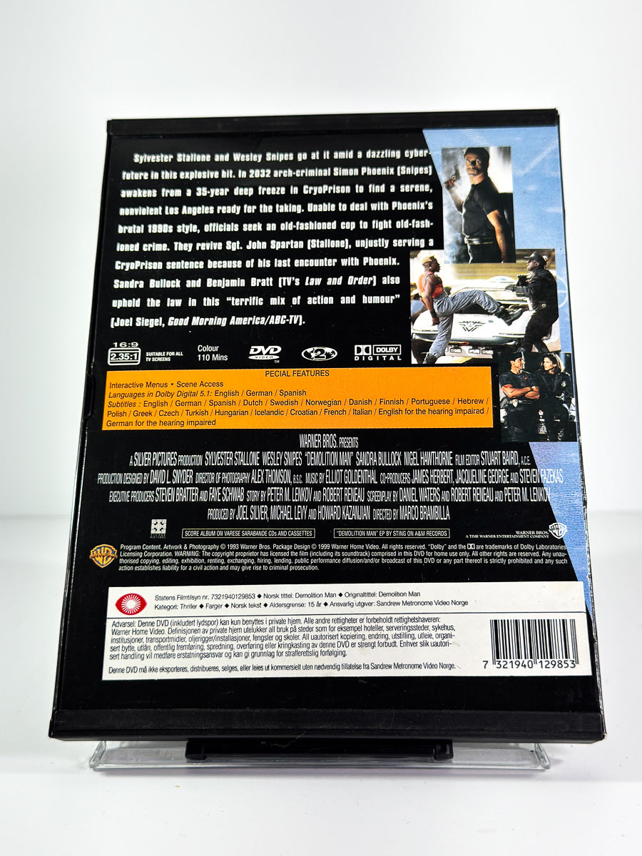 Bakside av cover til Demolition Man på DVD