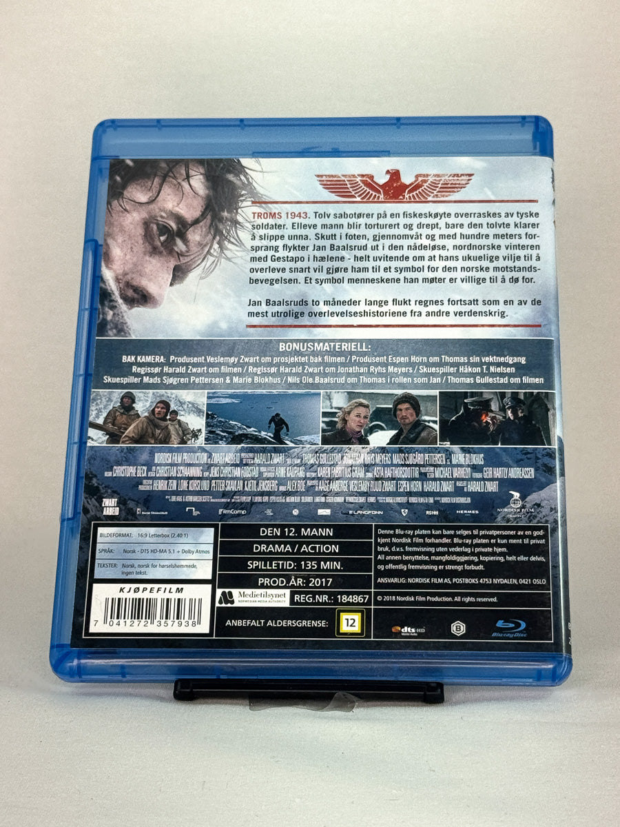 Bakside av Blu-ray-cover til filmen Den 12. mann – kjøp original brukt Blu-ray hos Brukbar Film
