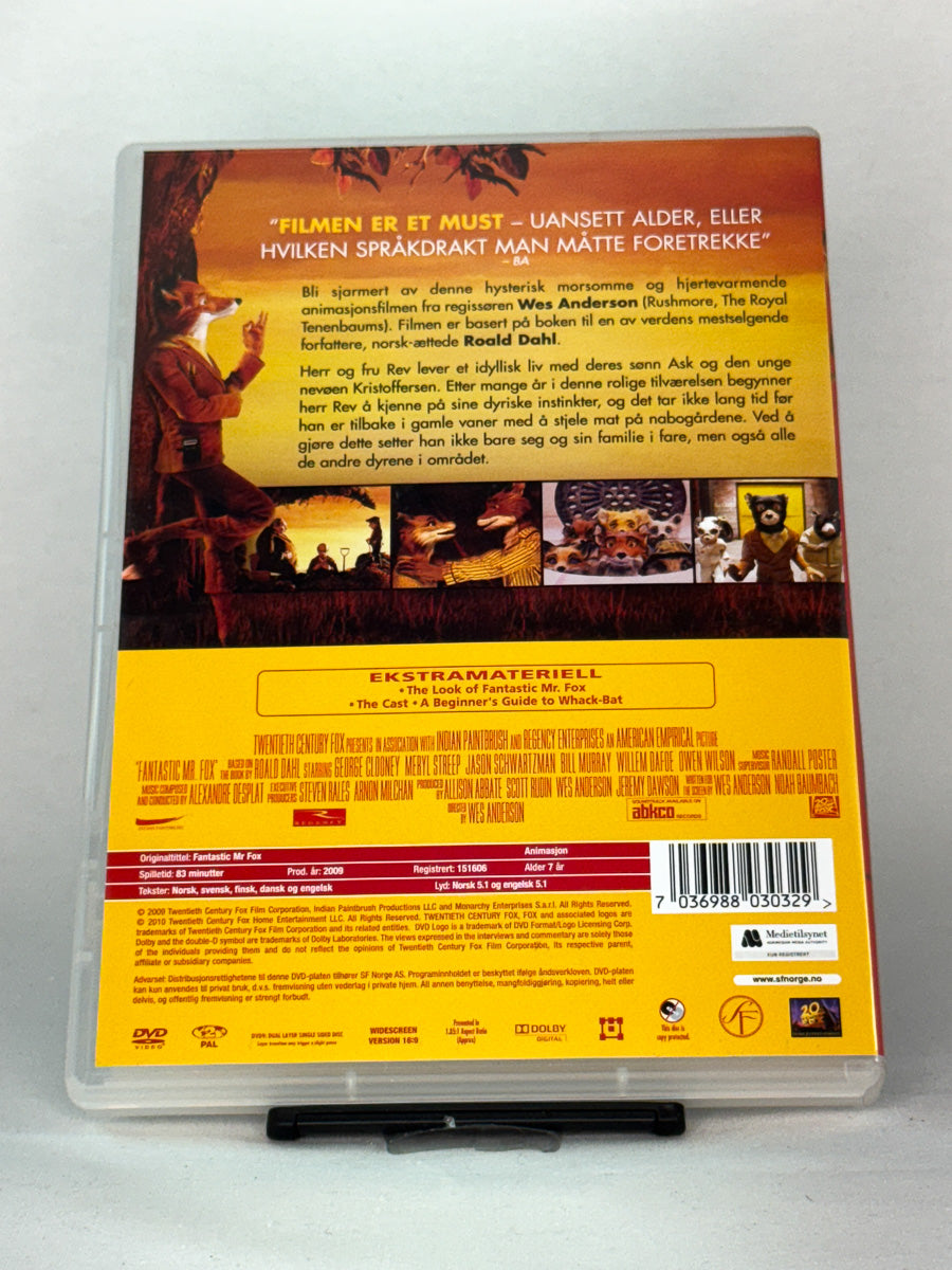 Bakside av DVD-cover for filmen Den fantastiske Mikkel Rev – brukt originalfilm på DVD, tilgjengelig hos Brukbar Film