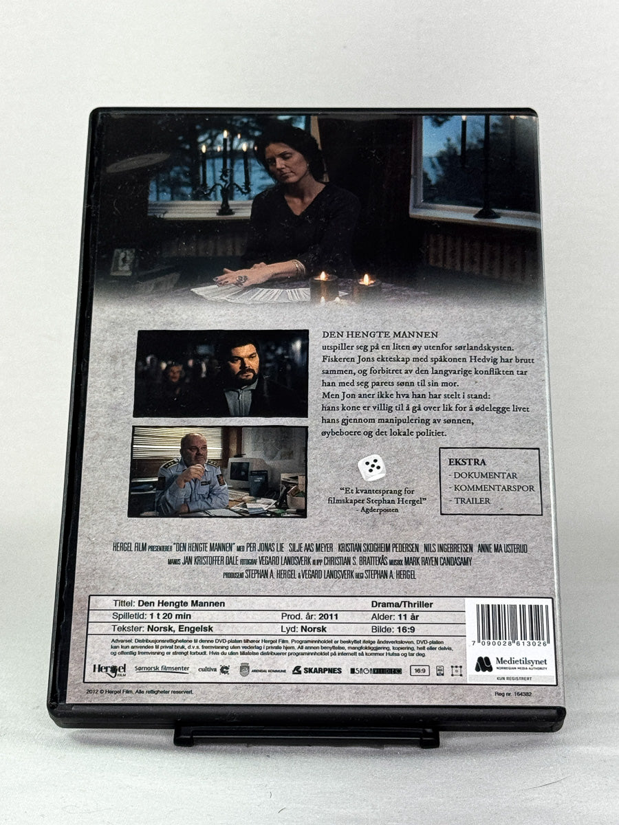 DVD-bakside til filmen Den hengte mannen
Baksiden viser info, spesifikasjoner og eventuell ekstratekst – produktbilde fra nettbutikken Brukbar Film