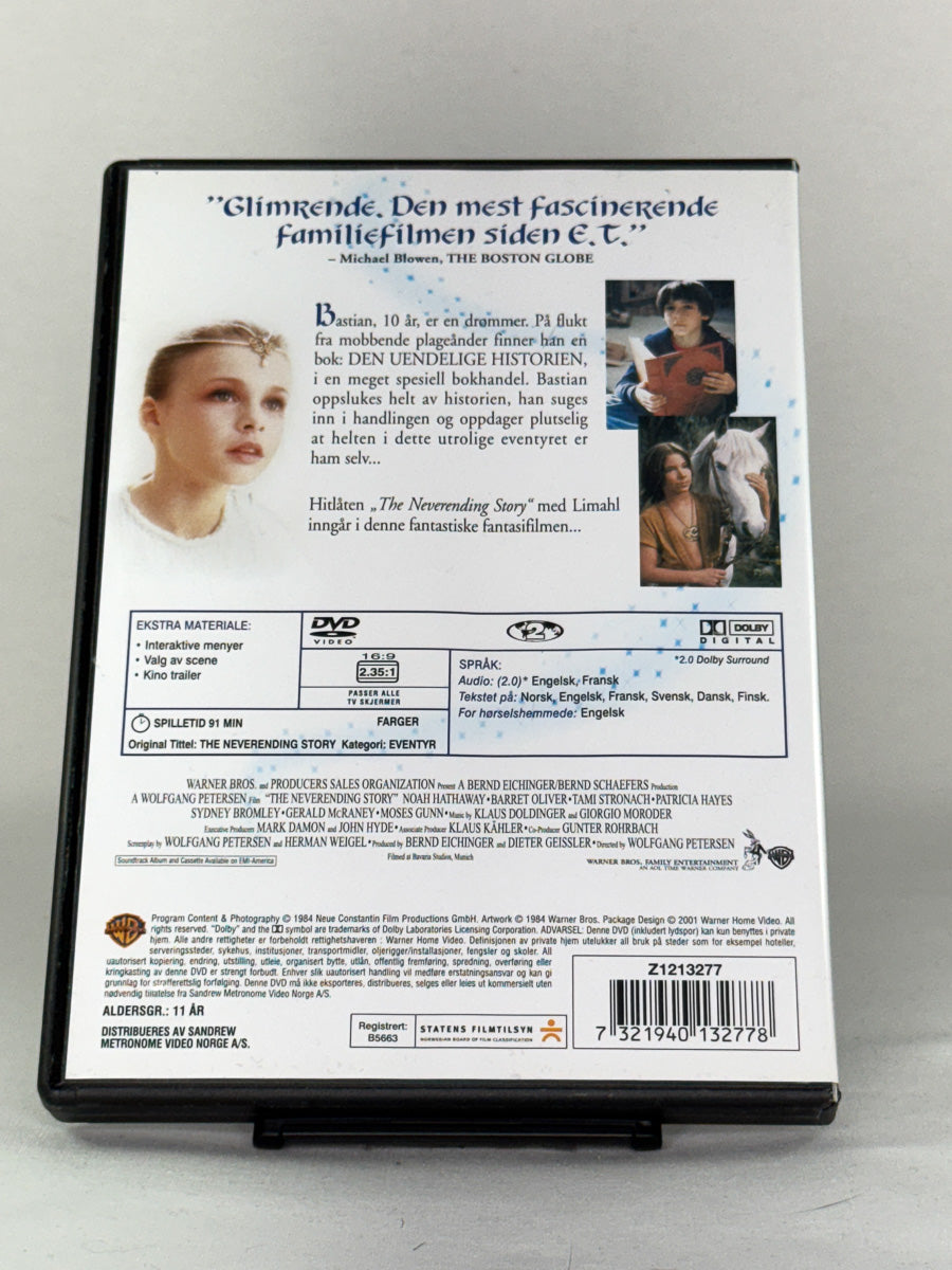DVD-bakside til filmen Den uendelige historien
Baksiden viser info, spesifikasjoner og eventuell ekstratekst – produktbilde fra nettbutikken Brukbar Film
