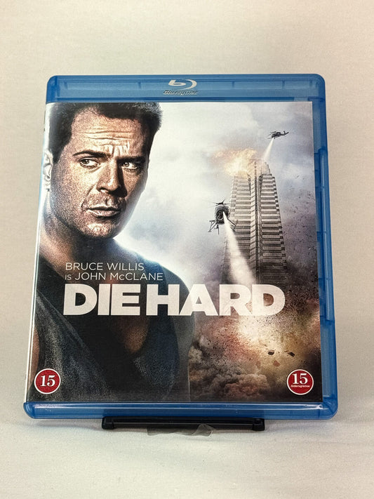 Forside av Die Hard Blu-ray-cover – brukt actionklassiker med Bruce Willis som John McClane, hos Brukbar Film