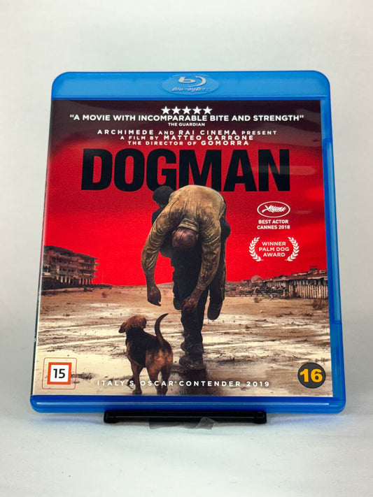 Forside av Blu-ray-cover til Dogman – italiensk dramafilm i original brukt utgave på Blu-ray fra Brukbar Film.