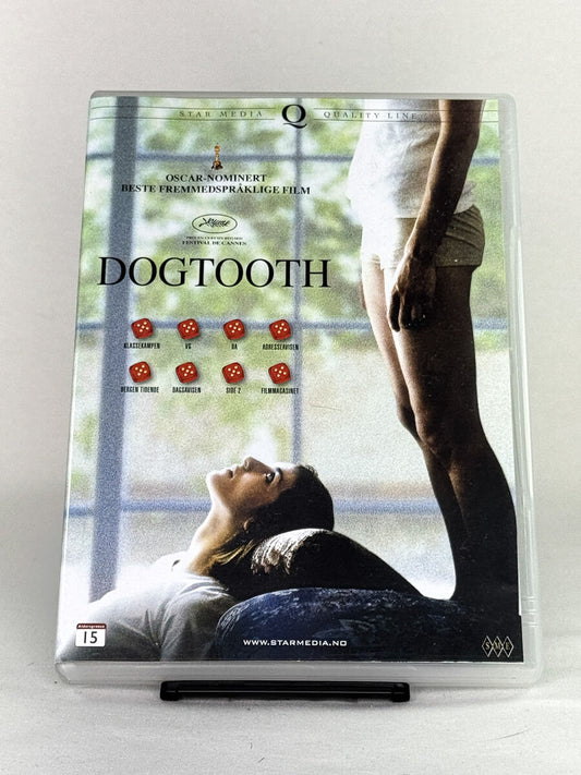 DVD-forside til filmen Dogtooth
Originalt cover brukt for produktbilde i nettbutikken Brukbar Film