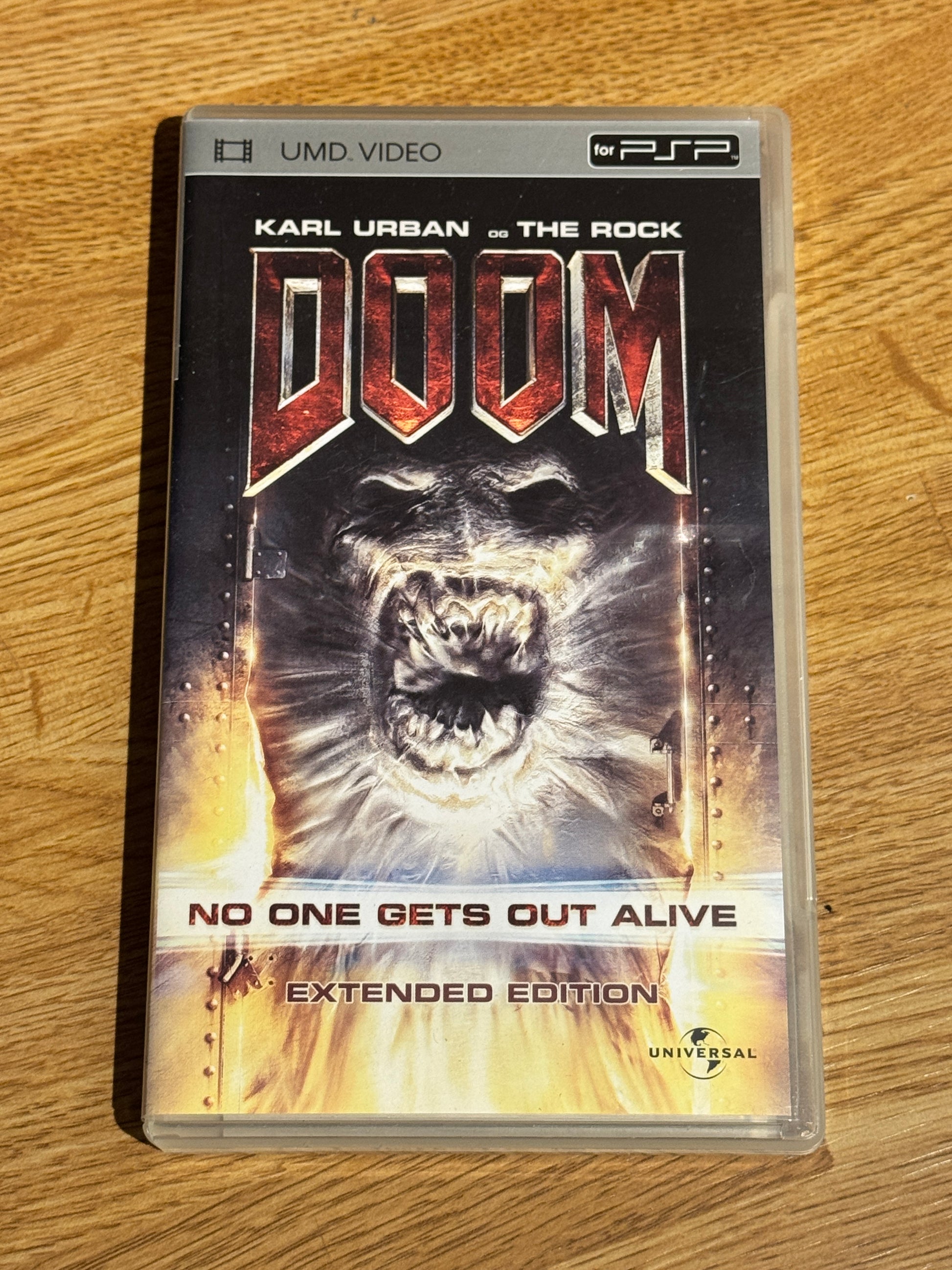 Forside av cover til Doom, PSP UMD-utgivelse