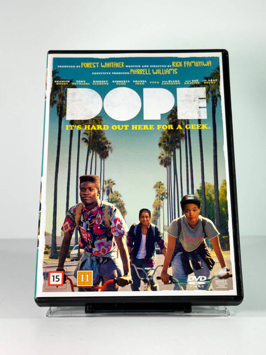 Forside av cover til Dope, bruktfilm hos nettbutikken Brukbar Film