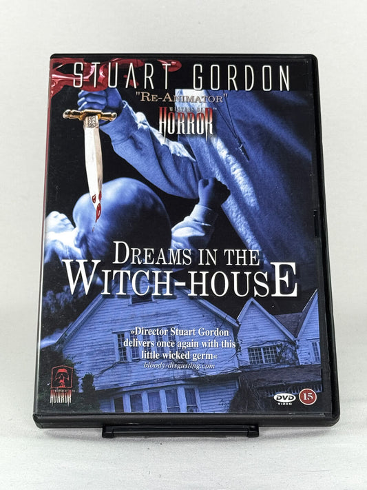 Forside av DVD-cover til Dreams in the Witch-House – skrekkfilm fra serien Masters of Horror, regissert av Stuart Gordon (Re-Animator), tilgjengelig hos Brukbar Film.