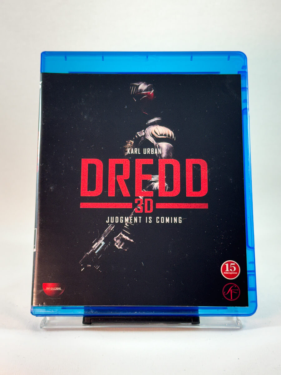 Forside av cover til Dredd 3D, bruktfilm hos nettbutikken Brukbar Film