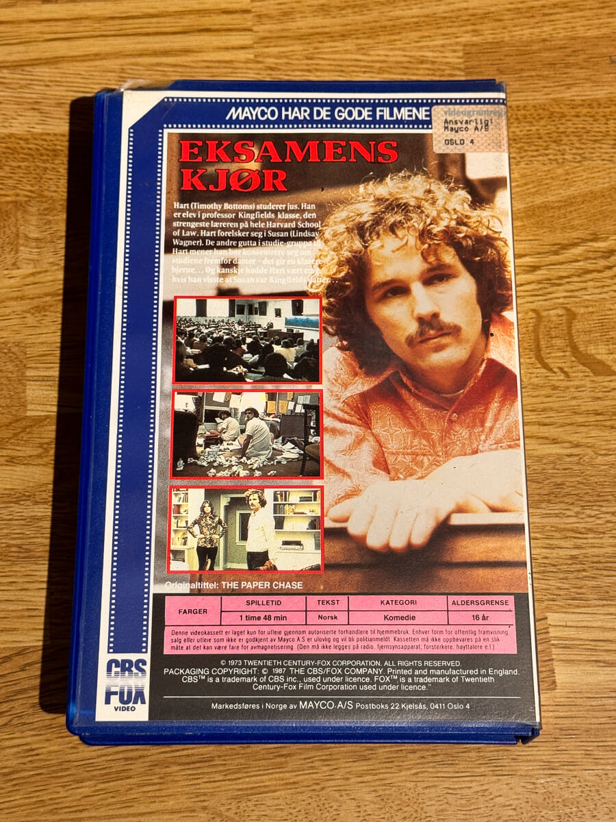 Bakside av cover til Eksamenskjør på VHS Big Box