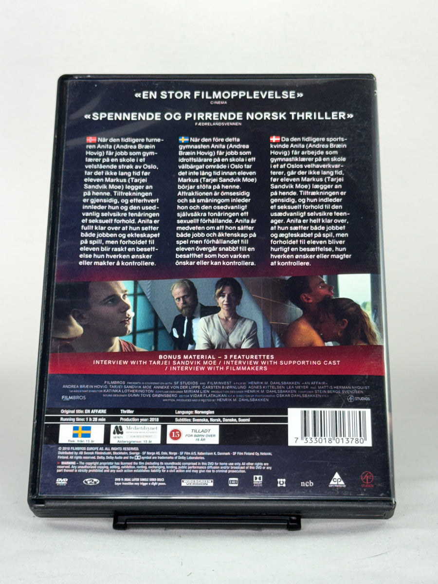 DVD-bakside til filmen En affære
Baksiden viser info, spesifikasjoner og eventuell ekstratekst – produktbilde fra nettbutikken Brukbar Film