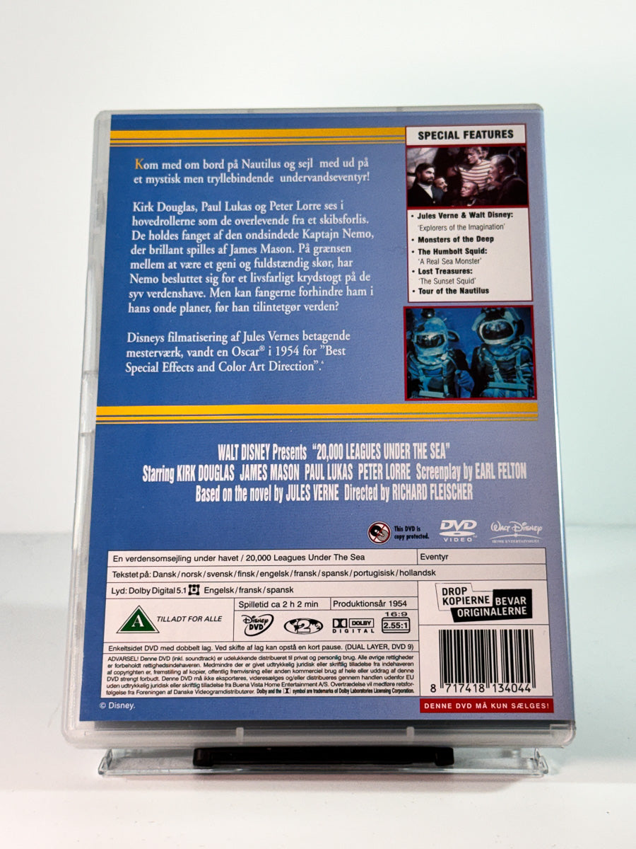 Bakside av cover til en verdensomsejling under havet, brukt original DVD hos Brukbar Film