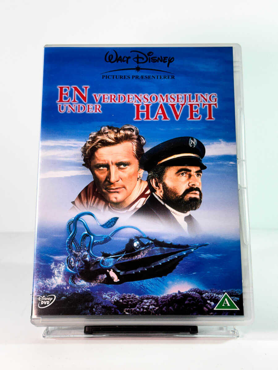 Forside av cover til en verdensomsejling under havet, bruktfilm på DVD hos Brukbar Film