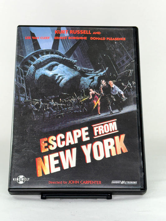 Forside av DVD-cover til Escape from New York – John Carpenters kultklassiker med Kurt Russell som antihelten Snake Plissken, tilgjengelig hos Brukbar Film.
