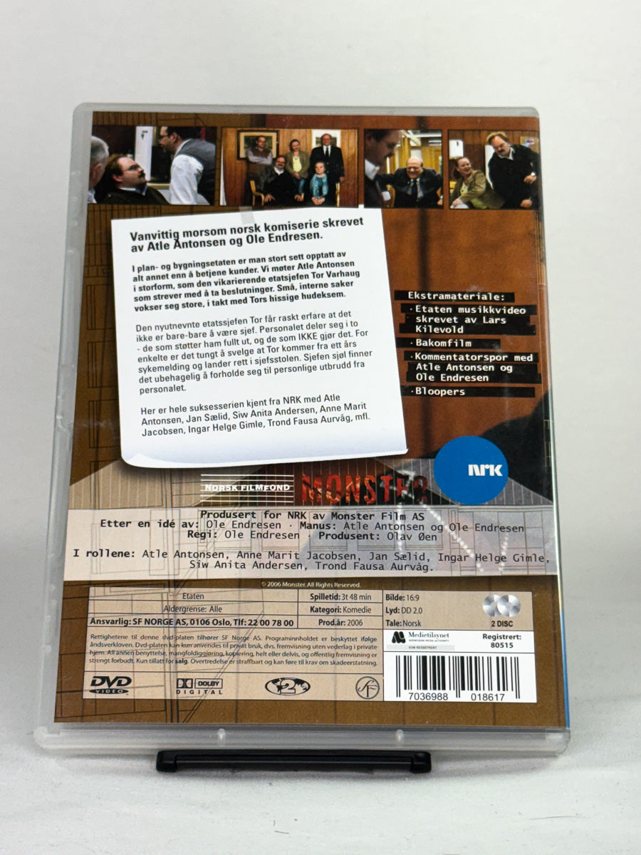 DVD-bakside til filmen Etaten
Baksiden viser info, spesifikasjoner og eventuell ekstratekst – produktbilde fra nettbutikken Brukbar Film