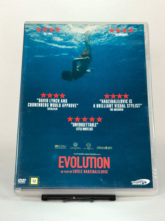 Forside av DVD-cover til Evolution – surrealistisk sci-fi-drama av Lucile Hadzihalilovic, brukt film på DVD fra Brukbar Film.