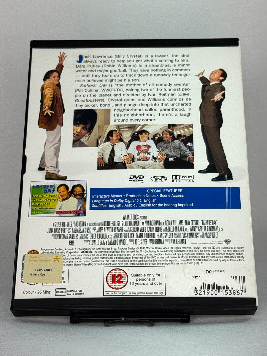 Bakside av DVD-cover til Fathers’ Day – humoristisk familiefilm med Robin Williams og Billy Crystal, original brukt DVD-utgave tilgjengelig hos Brukbar Film.