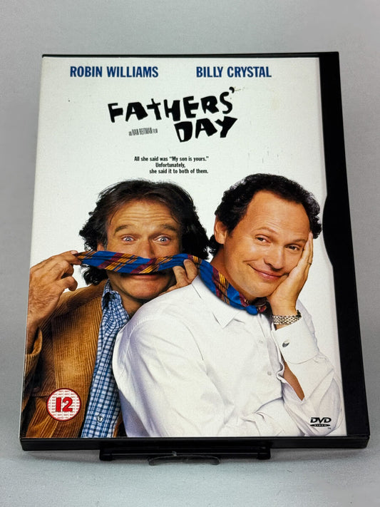 Forside av DVD-cover til Fathers’ Day med Robin Williams og Billy Crystal – en komedie om to menn og ett farskap, brukt DVD hos Brukbar Film.