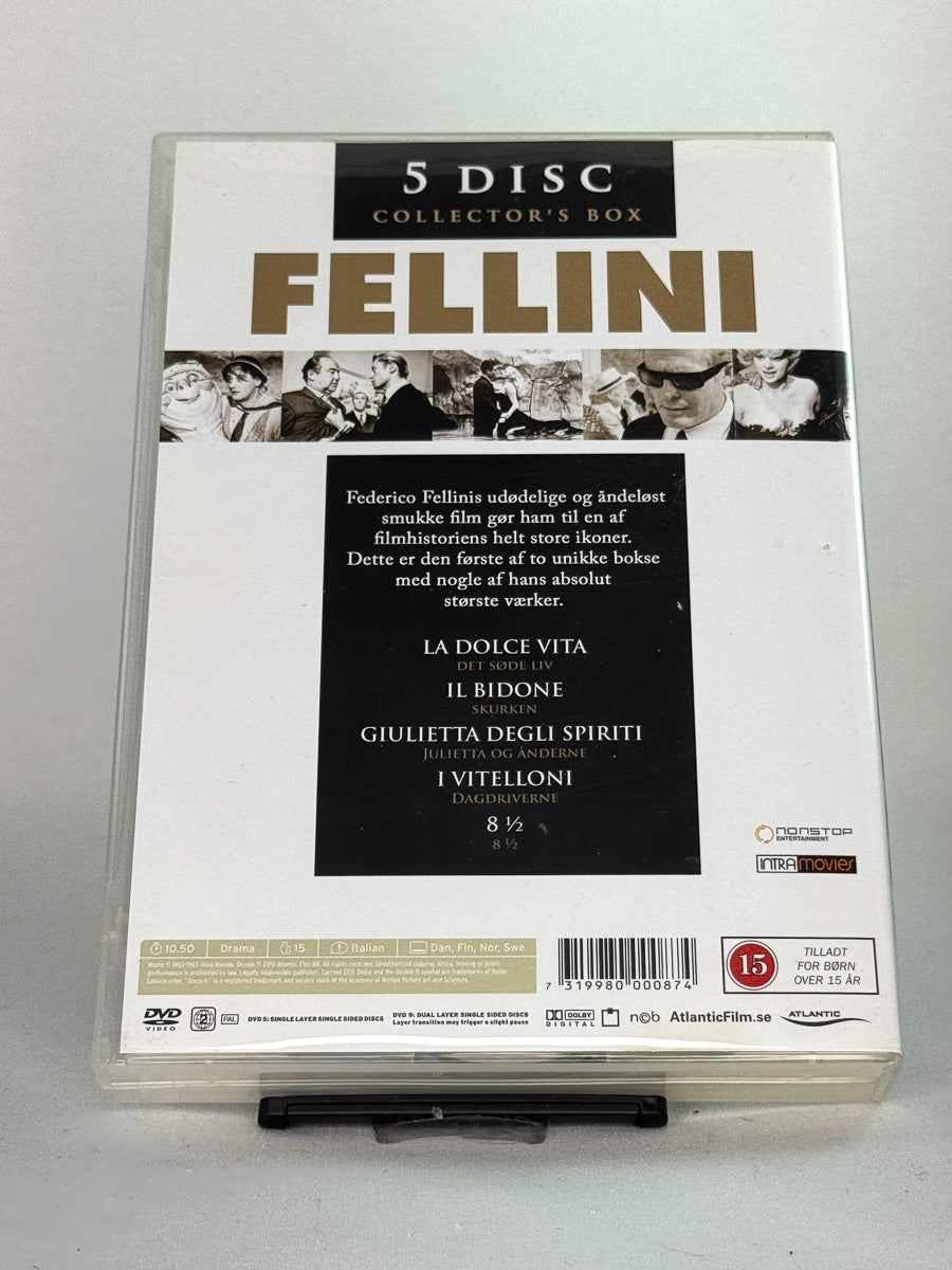 Bakside av DVD-boksen Fellini – 5 Disc Collector’s Box – inkluderer La Dolce Vita og andre mesterverk, brukt DVD hos Brukbar Film