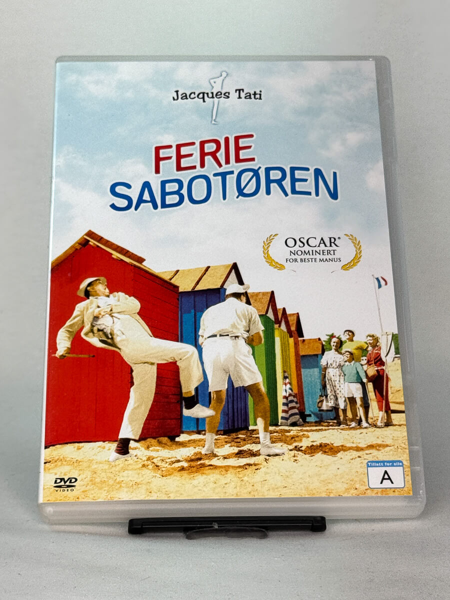 Forside av DVD-cover til Feriesabotøren av Jacques Tati – Oscar-nominert fransk komedie om feriekaos, brukt DVD hos Brukbar Film.