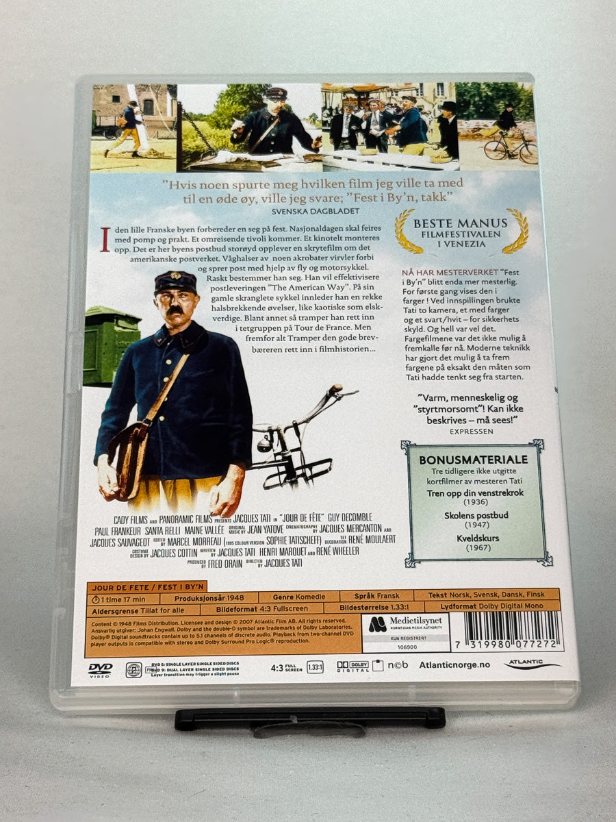 Bakside av DVD-cover til Fest i by’n – Tatis humor og observasjoner i sin første helaftens film, original brukt DVD-utgave tilgjengelig hos Brukbar Film.