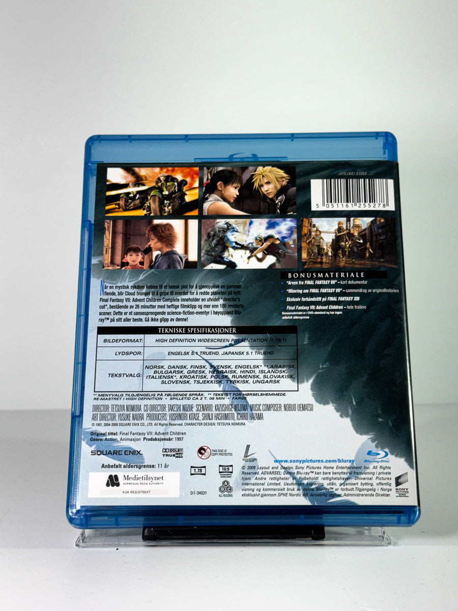 Bakside av cover til Final Fantasy VII: Advent Children Complete på Blu-ray