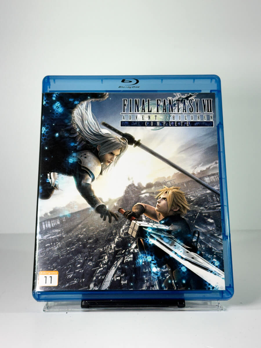 Forside av cover til Final Fantasy VII: Advent Children Complete på Blu-ray