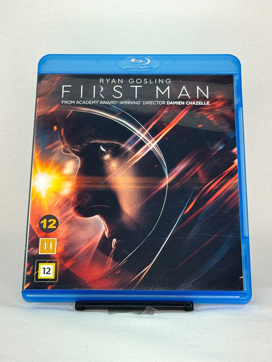 Forside av First Man Blu-ray-cover – brukt dramafilm om Neil Armstrongs ferd til månen, med Ryan Gosling, hos Brukbar Film