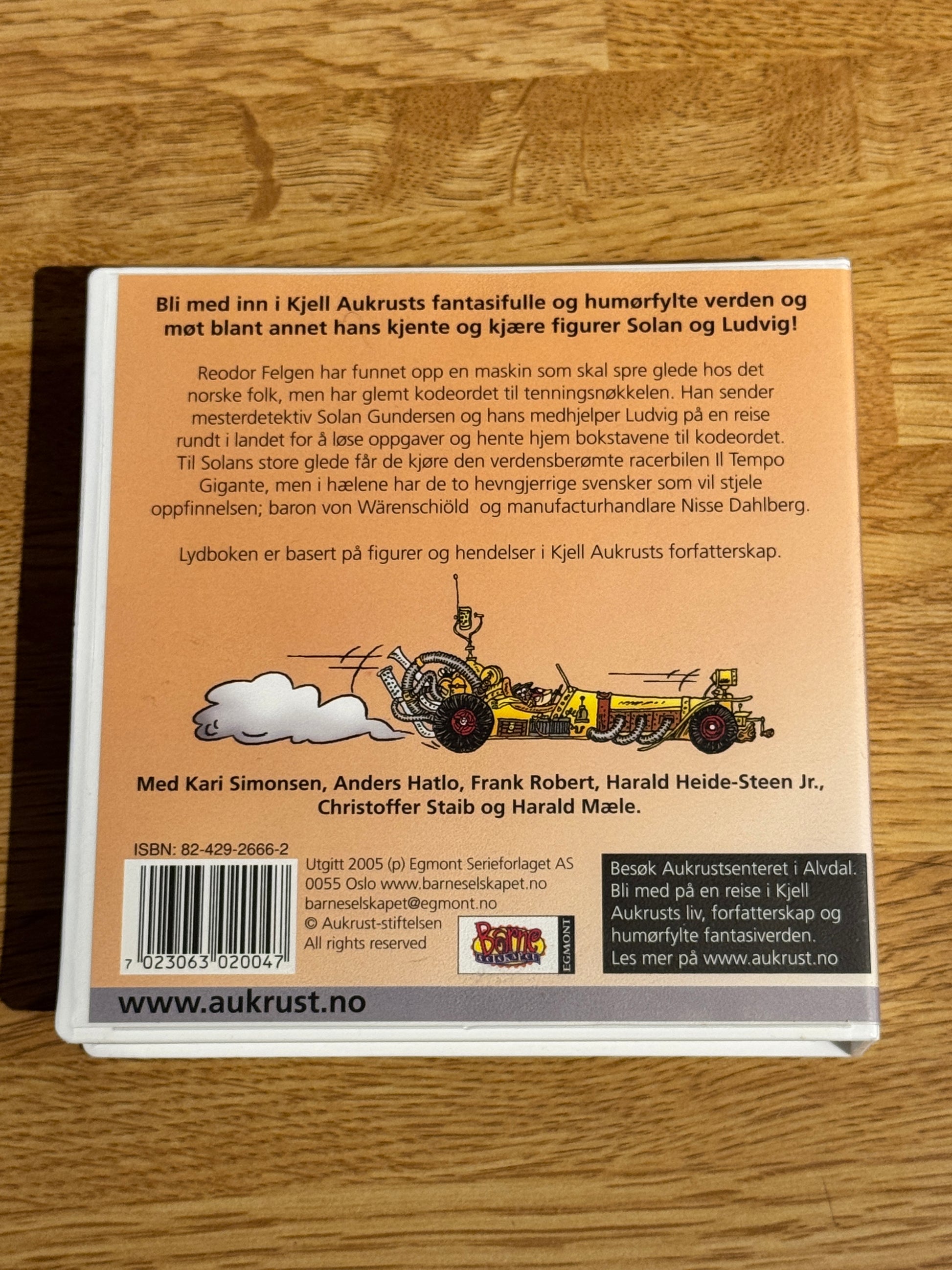 Bakside av cover til flåklypa rundt forbi, brukt lydbok hos Brukbar Film