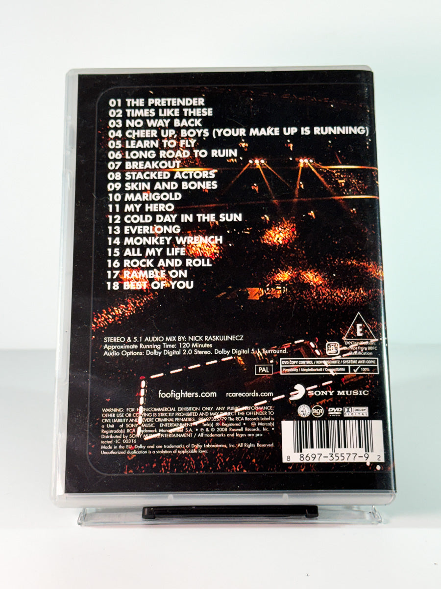 Bakside av cover til Foo Fighters – Live at Wembley Stadium, brukt DVD hos Brukbar Film