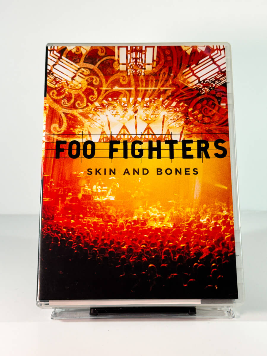 Forside av cover til foo fighters skin and bones, bruktfilm hos nettbutikken Brukbar Film
