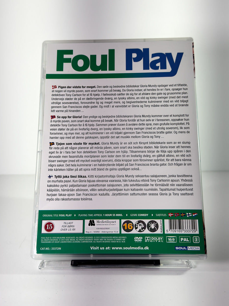 Bakside av cover til Foul Play, bruktfilm på DVD hos Brukbar Film