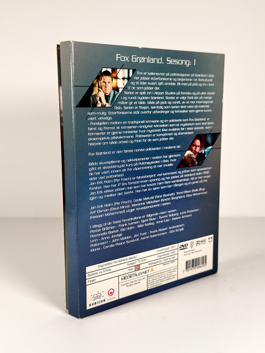 Bakside av cover til Fox Grønland – Sesong 1 på DVD