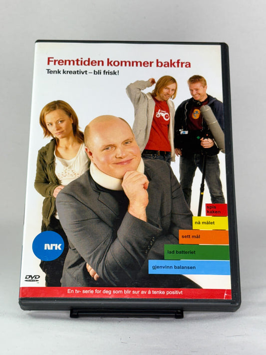 DVD-forside til filmen Fremtiden kommer bakfra
Originalt cover brukt for produktbilde i nettbutikken Brukbar Film