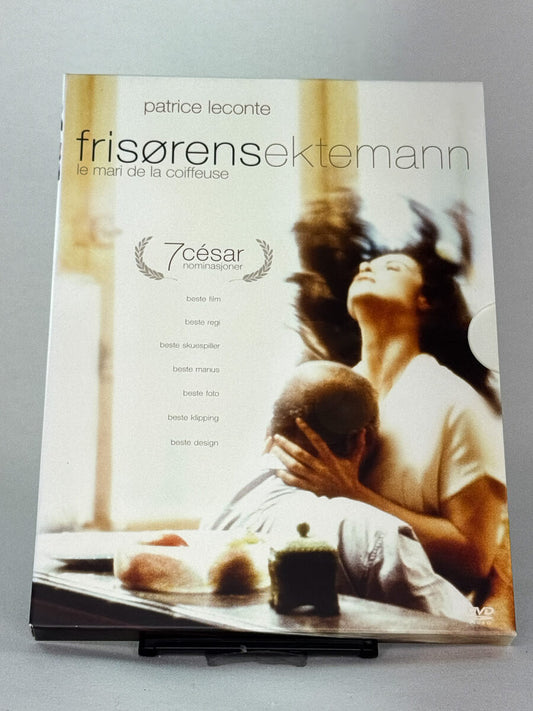 Forsidebilde av DVD-cover for Frisørens ektemann – fransk drama av Patrice Leconte, brukt film fra Brukbar Film