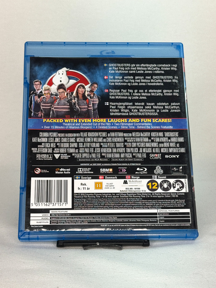 Bakside av Blu-ray-coveret til Ghostbusters: Answer the Call – detaljert informasjon om filmen, spesifikasjoner og bonusinnhold hos Brukbar Film.