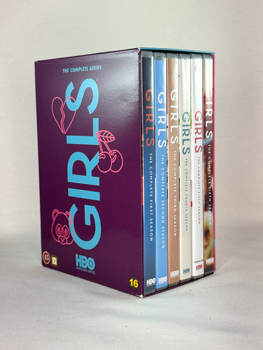 DVD-boks Girls – The Complete Series med alle seks sesonger – forside av cover til den prisbelønte HBO-serien skapt av Lena Dunham, brukt originalserie fra Brukbar Film