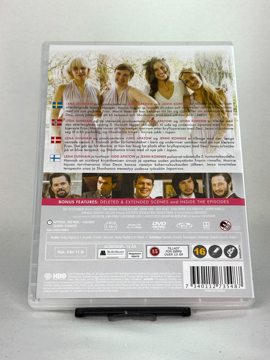 Bakside av DVD-cover til Girls – Sesong 5 – brukt HBO-serie på DVD, tilgjengelig hos Brukbar Film