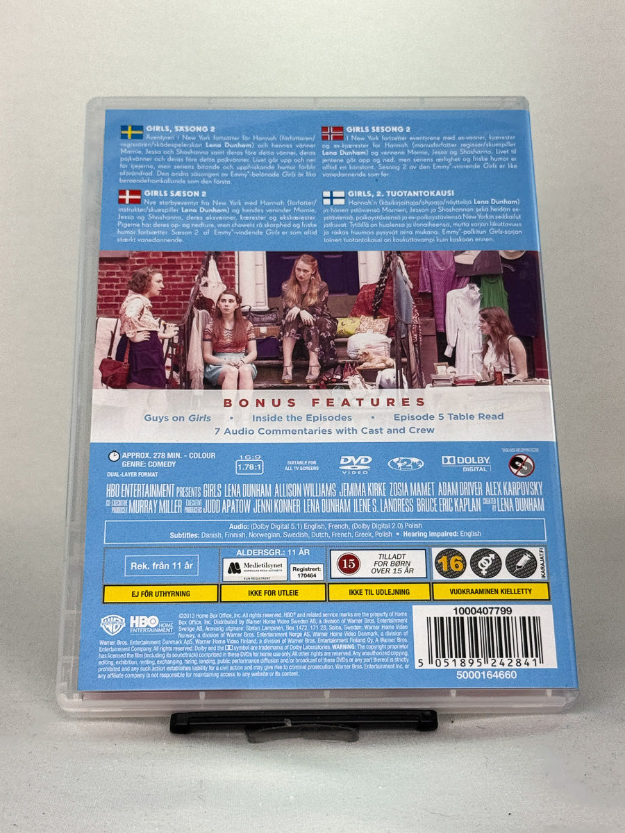 Bakside av DVD-cover til Girls – Sesong  2 – original bruktserie på DVD, kjøp hos Brukbar Film
