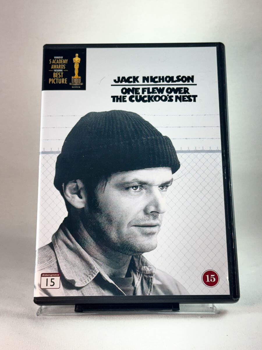Forside av cover til Gjøkeredet, bruktfilm hos nettbutikken Brukbar Film