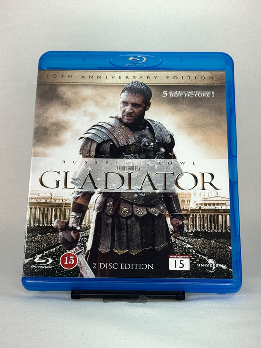Forside av Blu-ray-cover til Gladiator med Russell Crowe – historisk actiondrama regissert av Ridley Scott, 10th Anniversary Edition på brukt Blu-ray hos Brukbar Film.