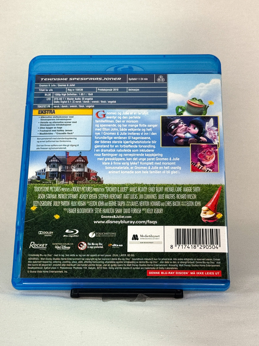 Bakside av Blu-ray-cover til Gnomeo & Julie – norsk utgave av den fargerike eventyrkomedien for hele familien, brukt Blu-ray hos Brukbar Film.