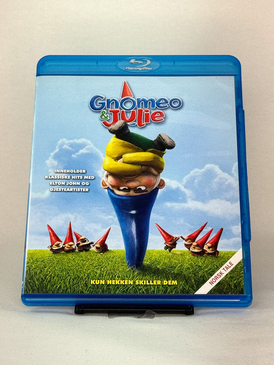Forside av Blu-ray-cover til Gnomeo & Julie – animert familiefilm inspirert av Shakespeare, med humor, hagegnomer og musikk av Elton John, tilgjengelig som brukt Blu-ray hos Brukbar Film.