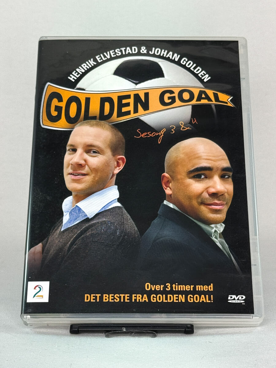 Forside av DVD-cover til Golden Goal – Sesong 3 & 4 med Henrik Elvestad og Johan Golden, brukt TV-underholdning på DVD fra Brukbar Film