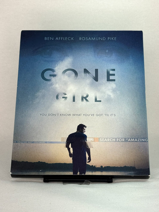 Forside av Blu-ray-cover til Gone Girl – brukt thriller basert på Gillian Flynns roman, kjøp hos Brukbar Film