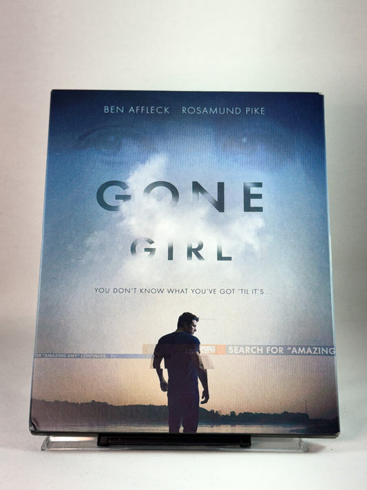 Forside av Blu-ray-cover til Gone Girl – psykologisk thriller med Ben Affleck og Rosamund Pike, brukt Blu-ray hos Brukbar Film.