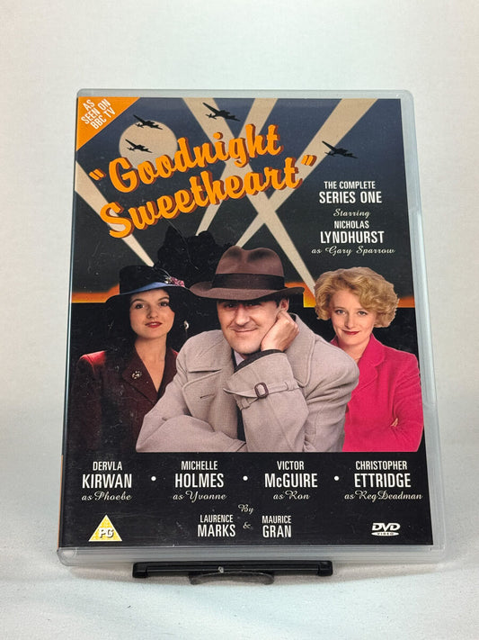 Forside av DVD-cover til Goodnight Sweetheart – The Complete Series One, bruktfilm hos nettbutikken Brukbar Film