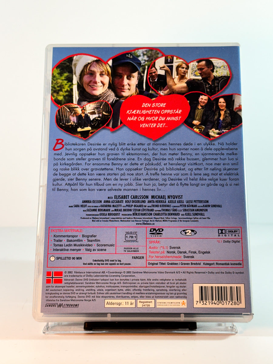 Bakside av cover til grabben i graven bredvid, brukt original DVD hos Brukbar Film