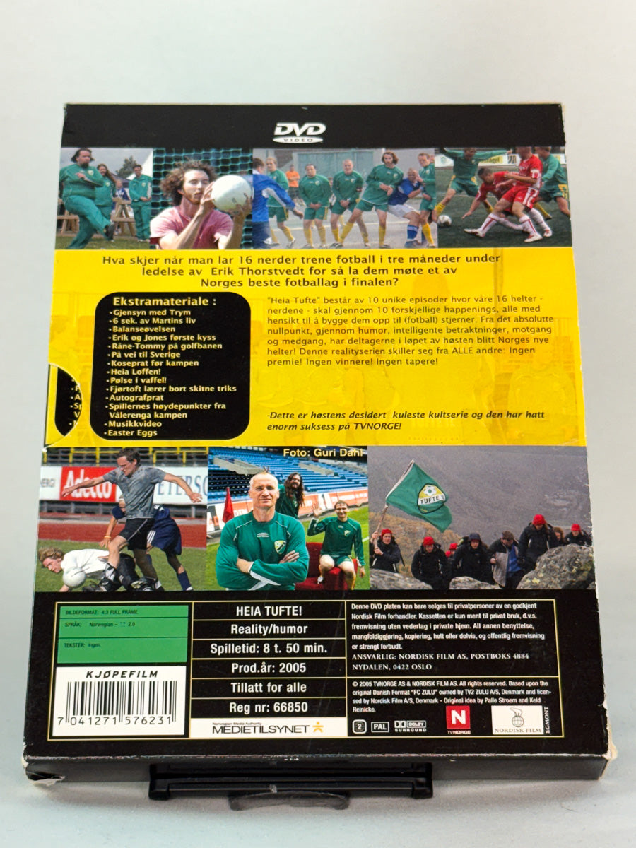 Bakside av DVD-cover til Heia Tufte! – norsk TV-suksess fra 2005 med trening, vennskap og humor på banen, komplett sesong med ekstramateriale på brukt DVD hos Brukbar Film.